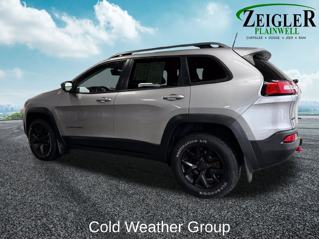 Used 2018 Jeep Cherokee Trailhawk w/ Comfort & Convenience Group AWD/4WD image 3