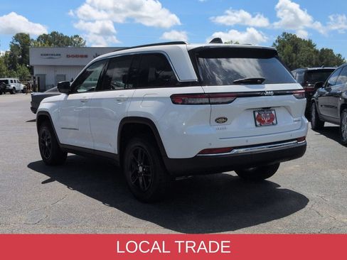 Used 2025 Jeep Grand Cherokee Laredo X w/ Luxury Tech Group I AWD/4WD image 5