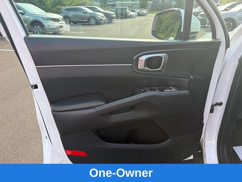 Used 2024 Kia Sorento S FWD image 13