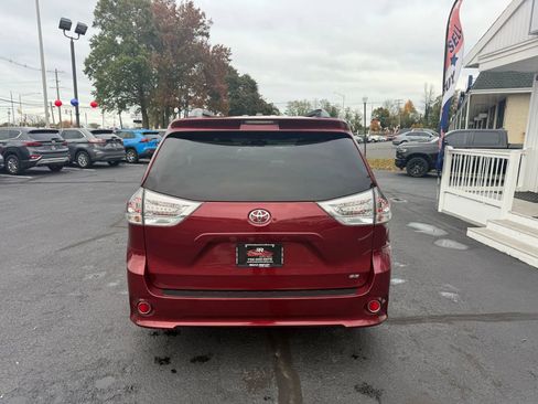 Used 2015 Toyota Sienna SE Premium image 9