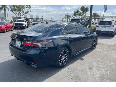 Used 2021 Toyota Camry SE FWD image 5
