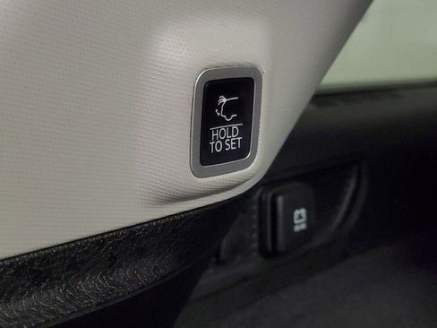 Used 2022 Jeep Grand Cherokee Overland w/ Luxury Tech Group IV image 10