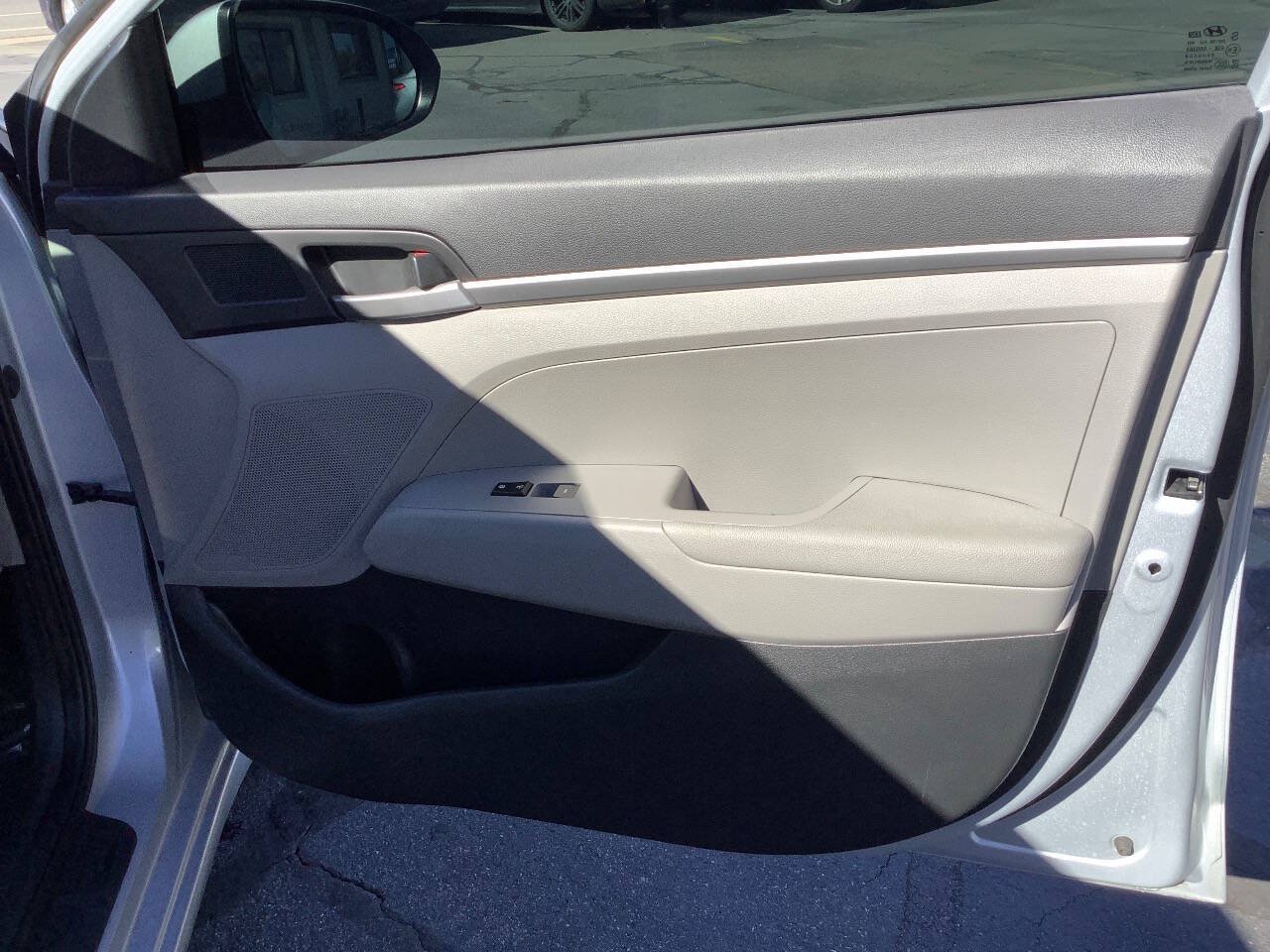 Used 2017 Hyundai Elantra SE FWD image 31