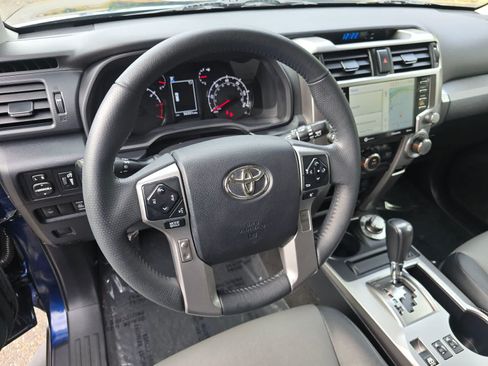 Used 2020 Toyota 4Runner SR5 Premium w/ Moonroof Package AWD/4WD image 2