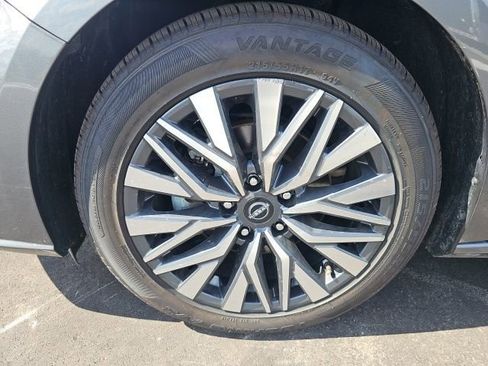 Used 2024 Nissan Altima 2.5 SV image 14