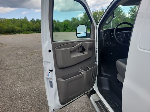 Used 2025 GMC Savana 2500 w/ Driver Convenience Package RWD image 15