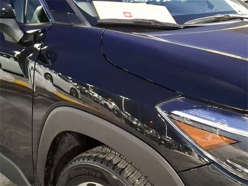 Certified 2023 Toyota Corolla Cross XLE image 11