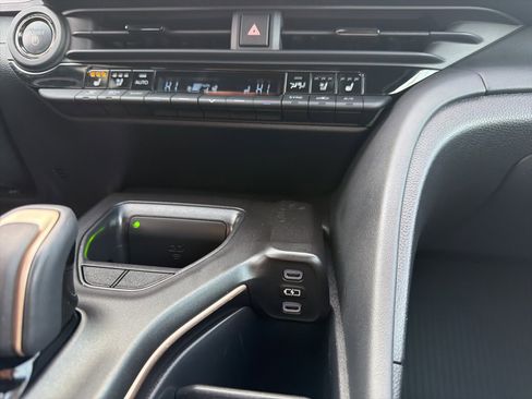 Used 2023 Toyota Crown Limited image 13