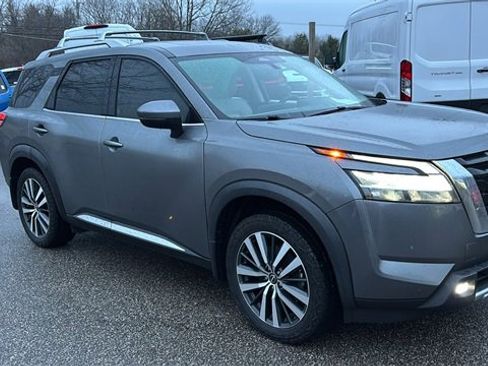 Used 2022 Nissan Pathfinder Platinum w/ Cargo Package image 28