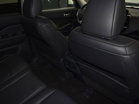 Used 2024 Nissan Pathfinder SL image 21