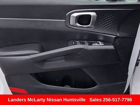 Used 2024 Kia Sorento S image 23