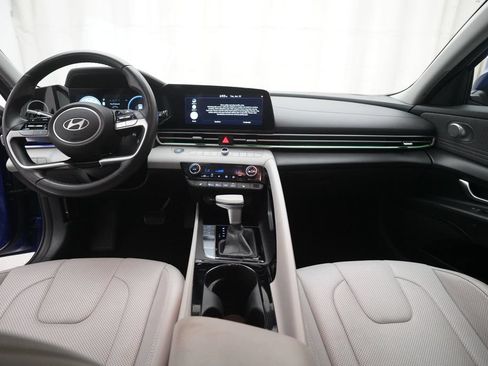 Used 2024 Hyundai Elantra Limited FWD image 5