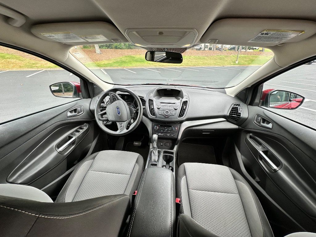 Used 2017 Ford Escape SE FWD image 23