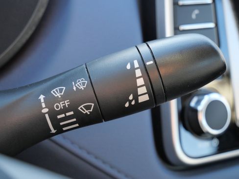 Used 2023 Nissan Versa SV image 32