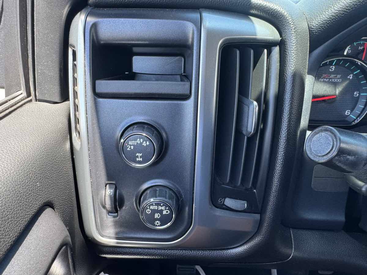 Used 2018 Chevrolet Silverado 1500 LT w/ All Star Edition AWD/4WD image 26