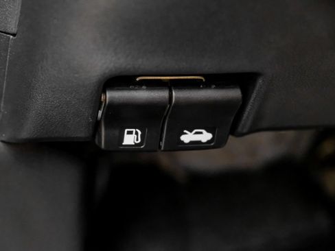 Used 2019 Nissan Versa SV FWD image 31