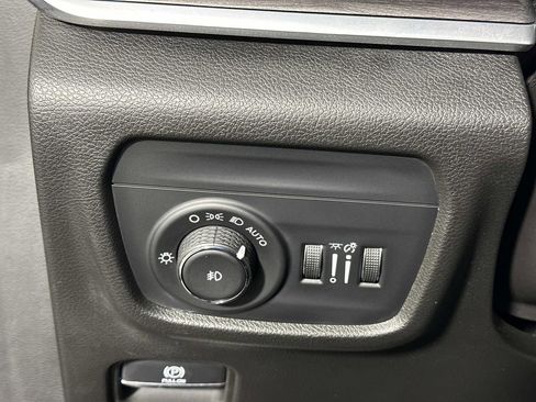 Used 2023 Jeep Grand Cherokee Overland w/ Luxury Tech Group IV image 17