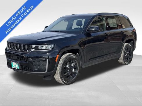 New 2026 Jeep Grand Cherokee Altitude image 3