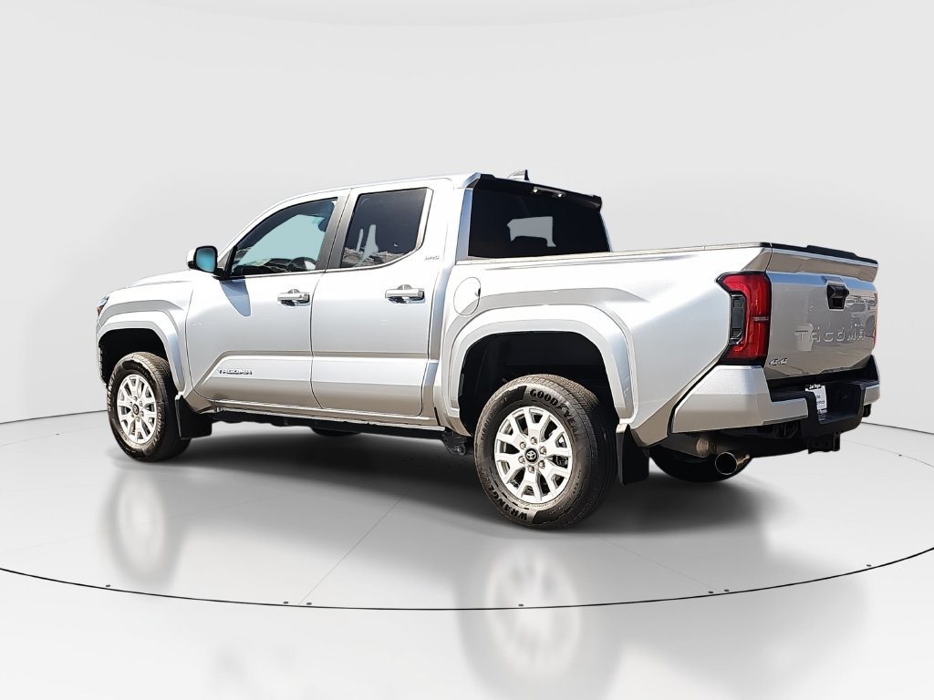 Certified 2025 Toyota Tacoma SR5 AWD/4WD image 7