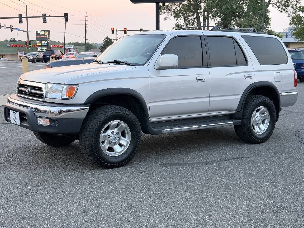 Used 1999 Toyota 4Runner SR5 w/ Upgrade Value Pkg 4 AWD/4WD image 8
