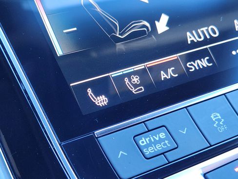 Used 2021 Audi Q8 Premium Plus image 30