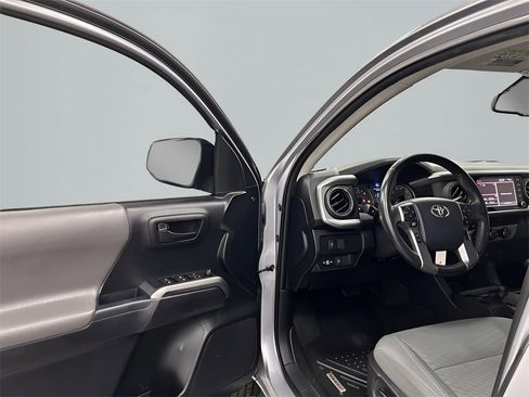 Used 2020 Toyota Tacoma SR5 image 9