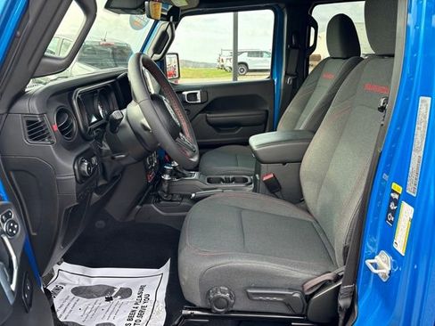 Used 2024 Jeep Wrangler Unlimited Rubicon w/ Technology Group image 8