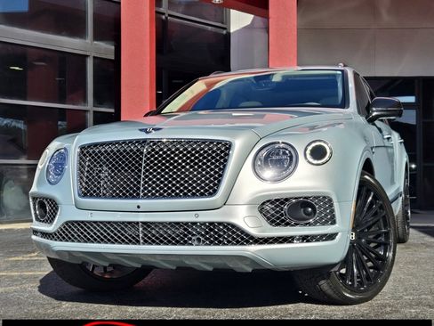 Used 2019 Bentley Bentayga image 1