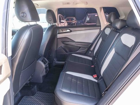Used 2022 Volkswagen Taos SEL w/ Panoramic Sunroof Package FWD image 19
