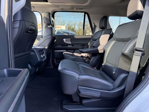 Used 2025 Ford Expedition Platinum image 15