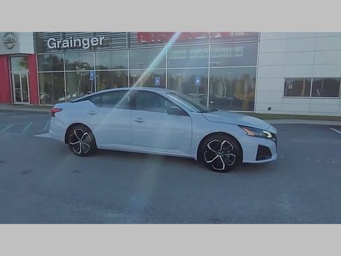 Used 2024 Nissan Altima 2.5 SR image 34