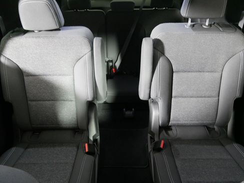 Used 2025 Chevrolet Traverse LT image 13