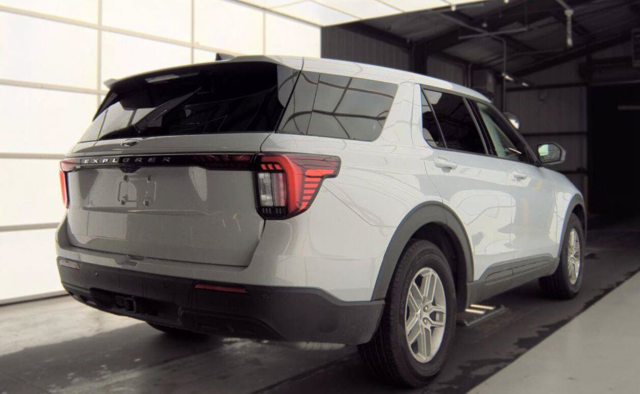 Used 2026 Ford Explorer Active RWD image 4