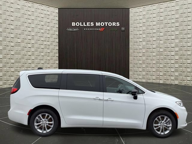New 2026 Chrysler Pacifica Select AWD/4WD image 1