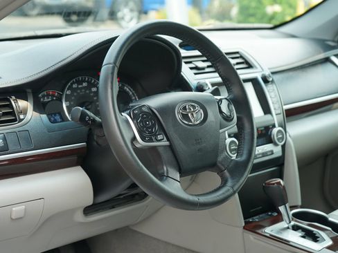 Used 2012 Toyota Camry XLE FWD image 11