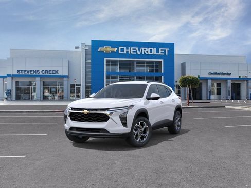 New 2026 Chevrolet Trax LT w/ Driver Confidence Package FWD image 8