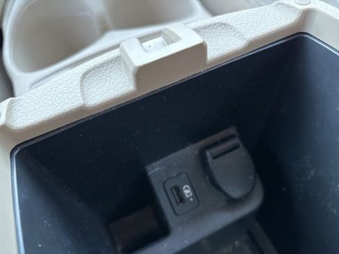 Used 2020 Nissan Rogue SV w/ Premium Package image 18