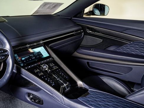 Used 2024 Aston Martin DB12 Coupe image 25