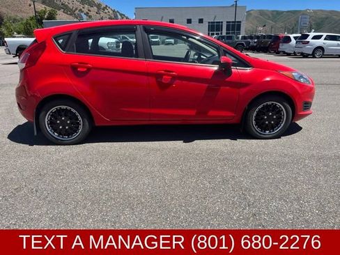Used 2015 Ford Fiesta SE FWD image 2