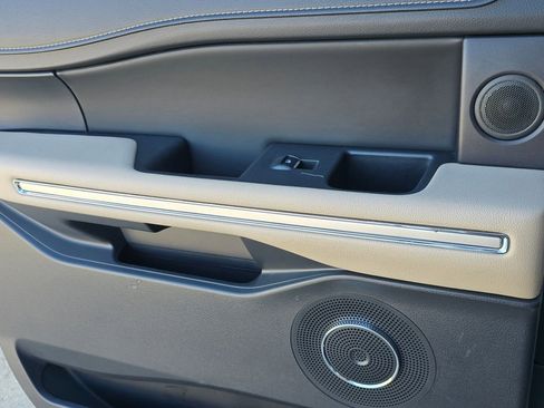 Used 2024 Ford Expedition Max Limited image 19