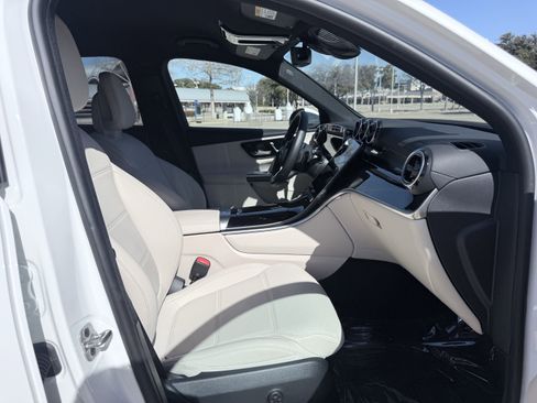 Used 2025 Mercedes-Benz GLC 300 4MATIC image 47