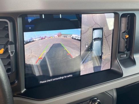 Used 2022 Ford Bronco Badlands image 11