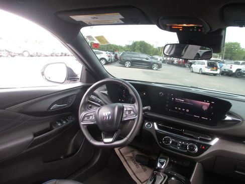 Used 2024 Buick Envista Sport Touring FWD image 20