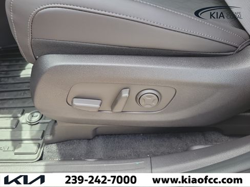 New 2026 Kia Carnival EX FWD image 22