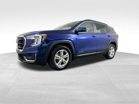 Used 2023 GMC Terrain SLE w/ Driver Convenience Package FWD image 2