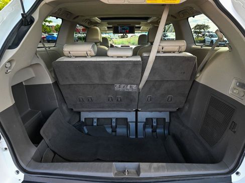 Used 2011 Toyota Sienna Limited w/ Premium Pkg FWD image 16