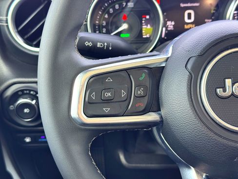 Used 2023 Jeep Wrangler Unlimited Sahara image 23