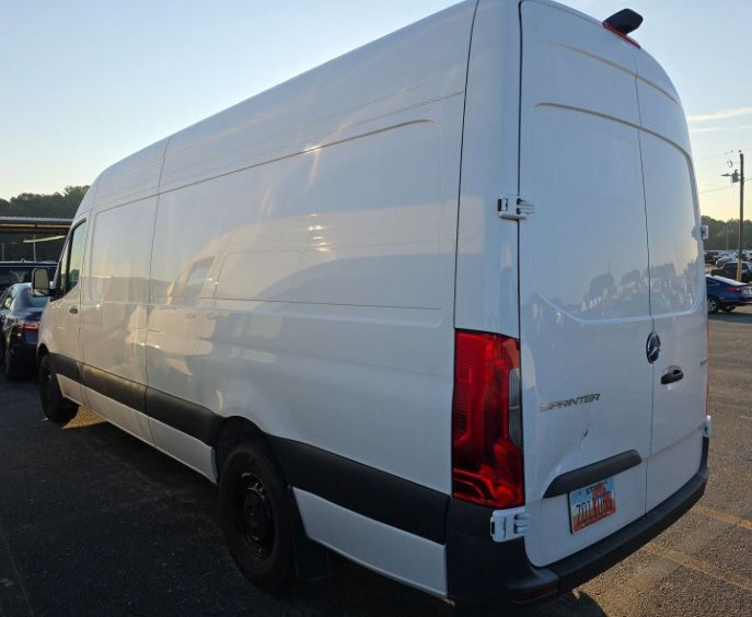 Used 2025 Mercedes-Benz Sprinter 2500 image 3