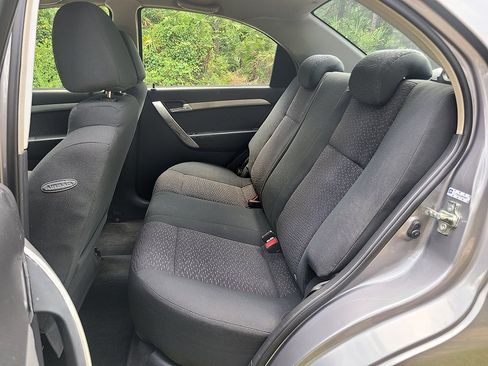 Used 2011 Chevrolet Aveo LT w/ LPO, Bodyside Molding Package FWD image 18