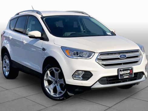 Used 2019 Ford Escape Titanium FWD image 3